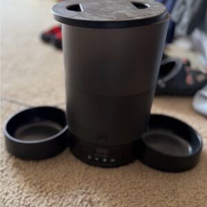 Black Automatic Pet Feeder